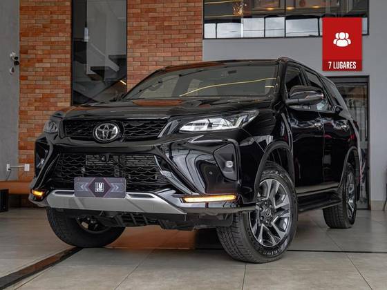 TOYOTA HILUX SW4 2.8 D-4D TURBO DIESEL DIAMOND 7L 4X4 AUTOMÁTICO